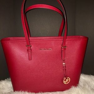 Michael Kors tote : OFFER ✨